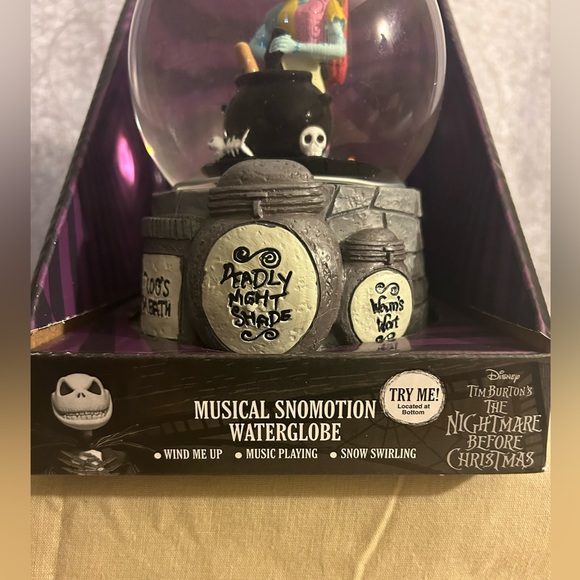 Nightmare before Christmas snow globe ✨ - Picture 3 of 4